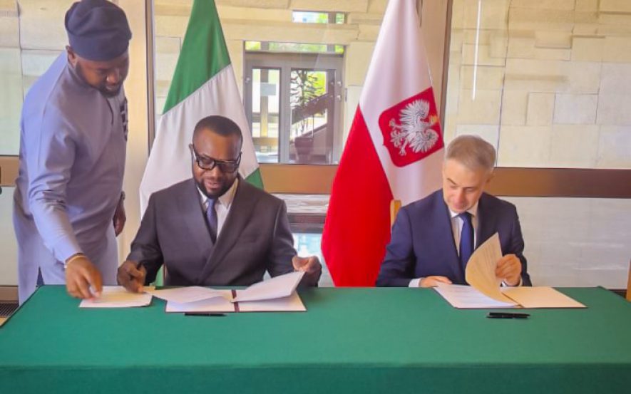 HM's Signing MOU With Poland-1.jpg